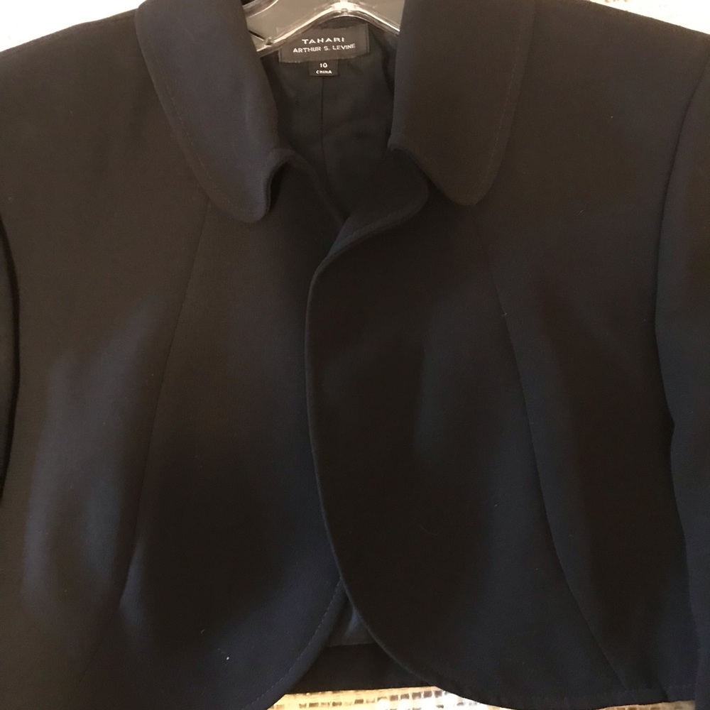 Stylish Black Jacket - image 2